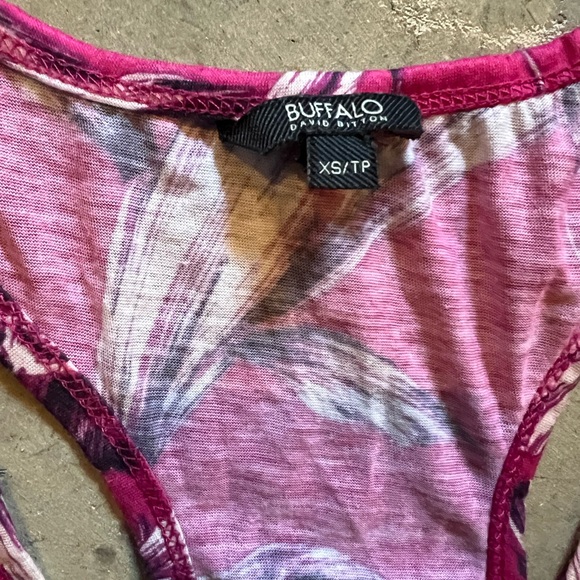 Razor back T - Picture 2 of 2